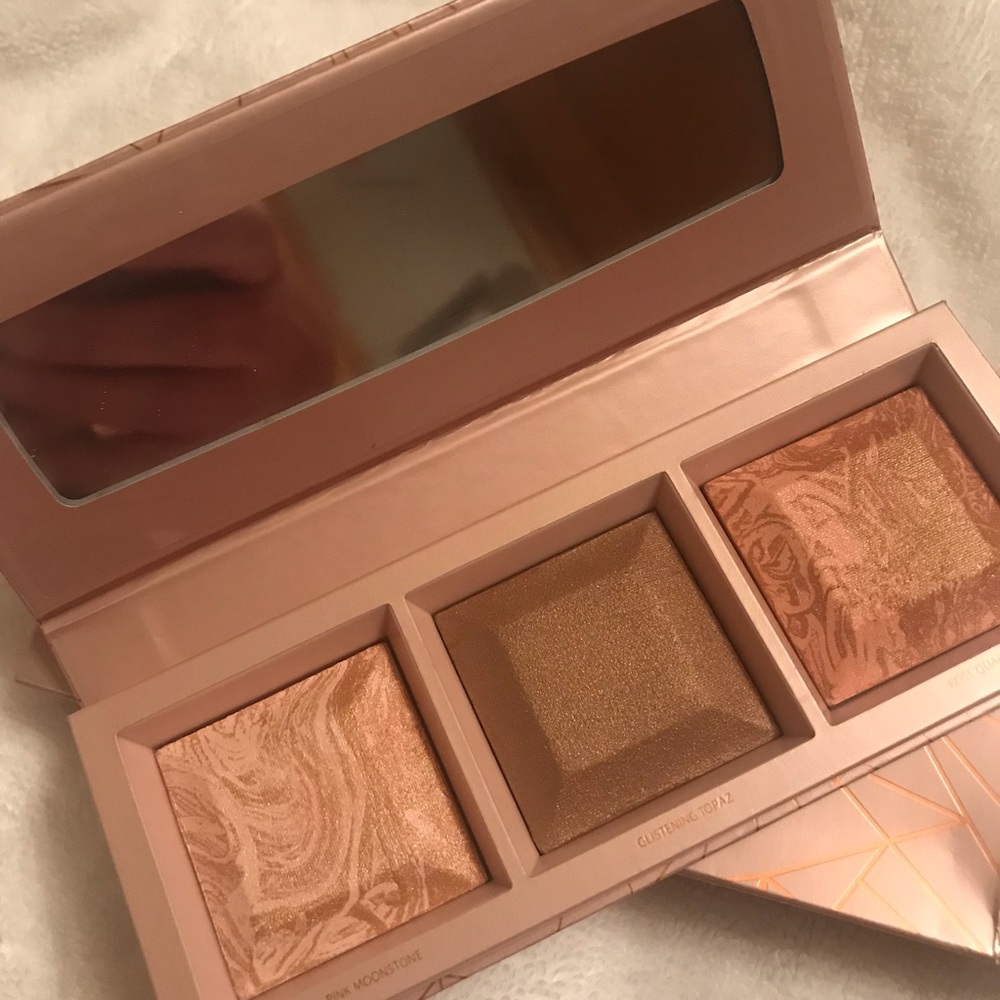 NIB Bare Minerals Face Pallet in Crystaline Glow.